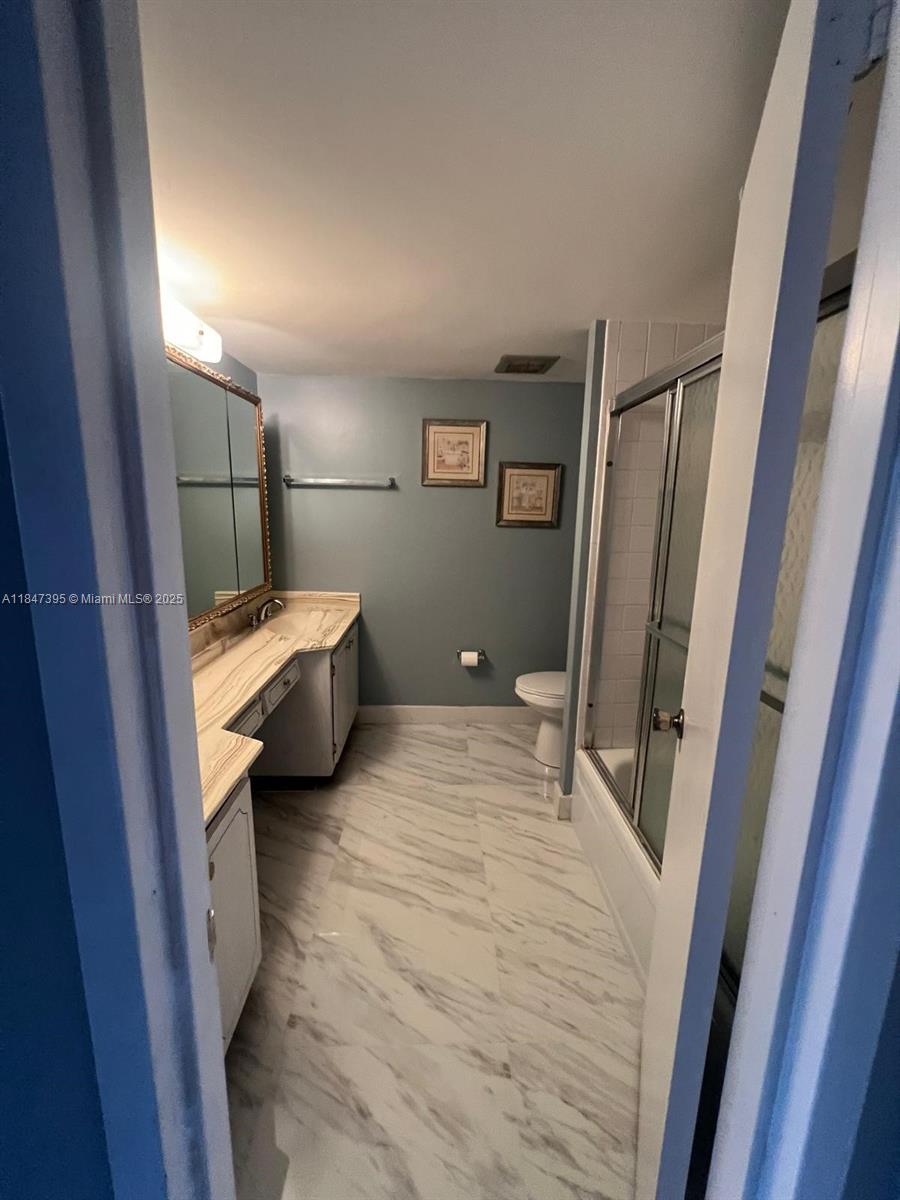 LAKE POINT TOWER CONDOMIN - Residential