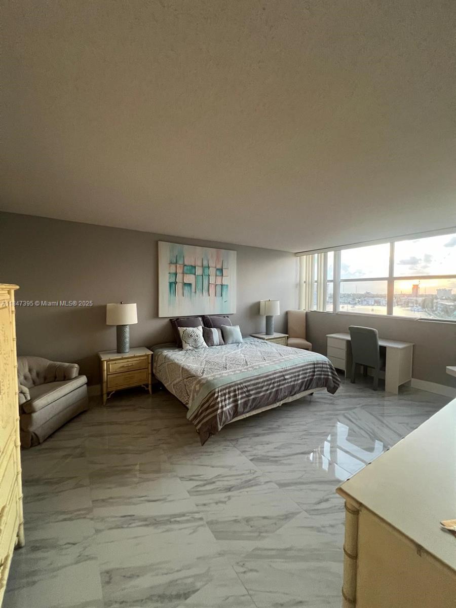 LAKE POINT TOWER CONDOMIN - Residential