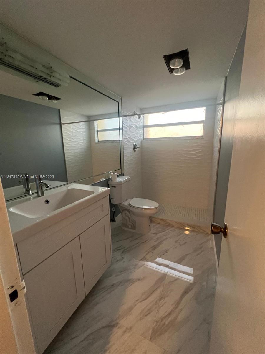 LAKE POINT TOWER CONDOMIN - Residential