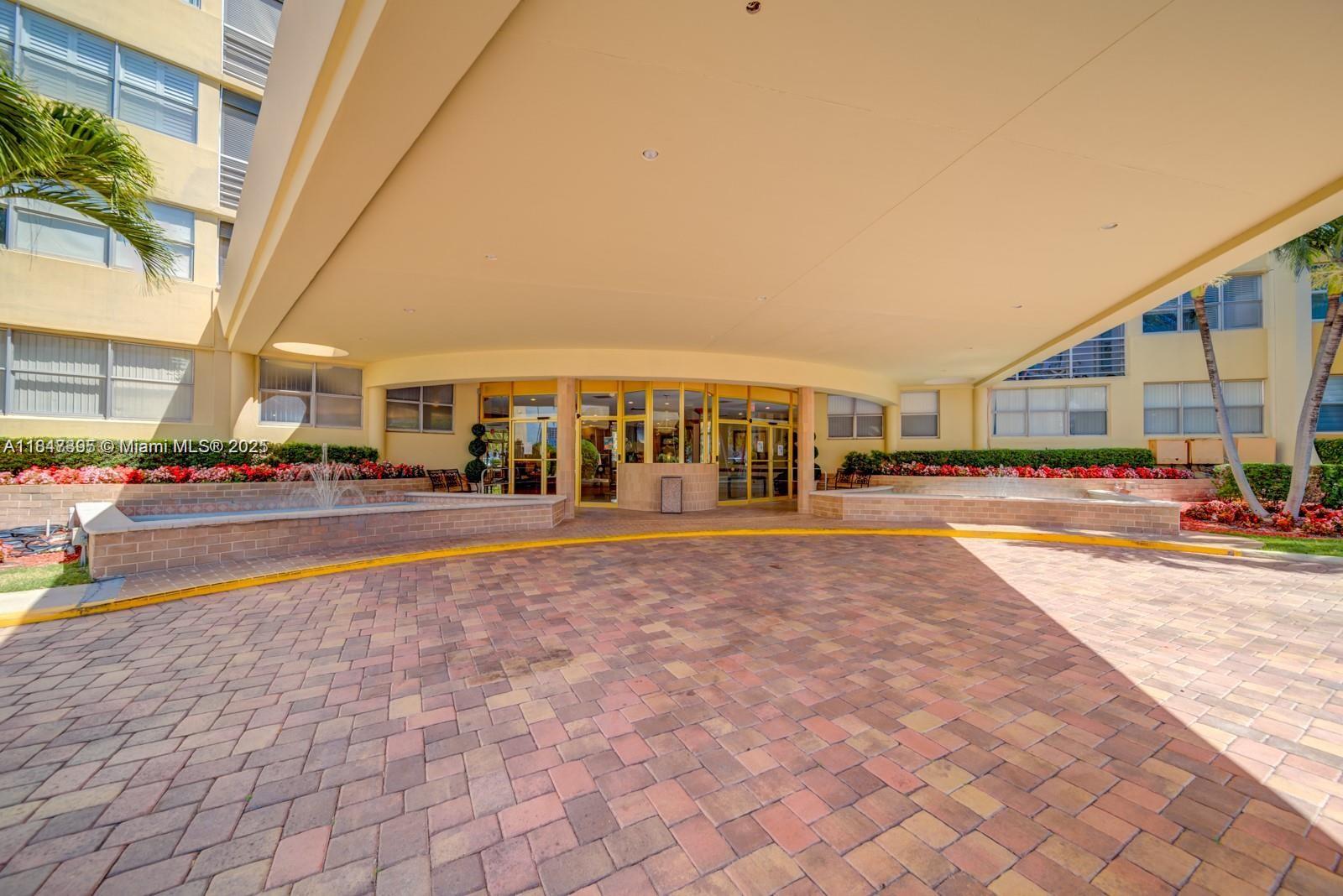 LAKE POINT TOWER CONDOMIN - Residential