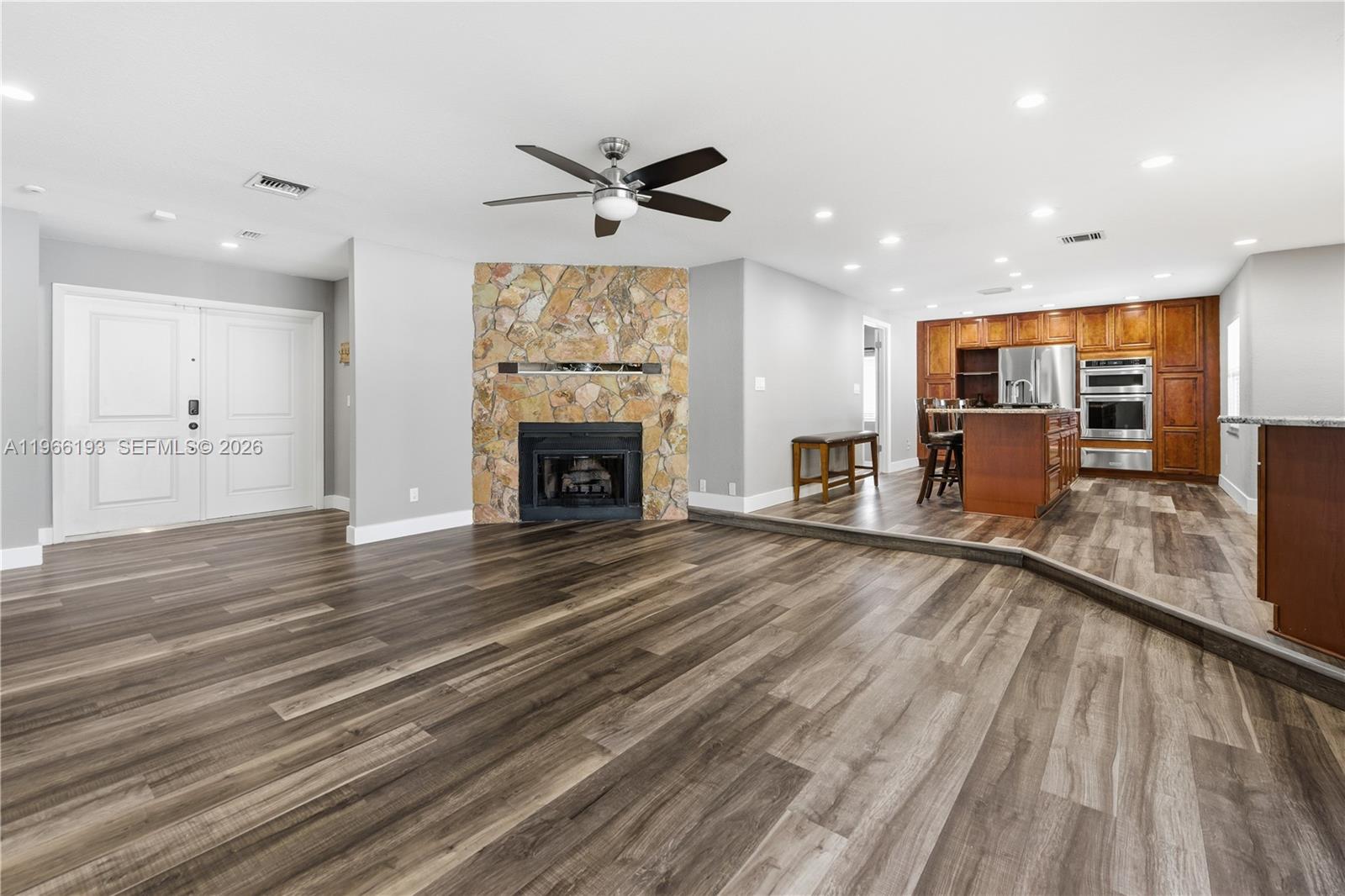 ROLLING HILLS LAKE ESTATE - Residential