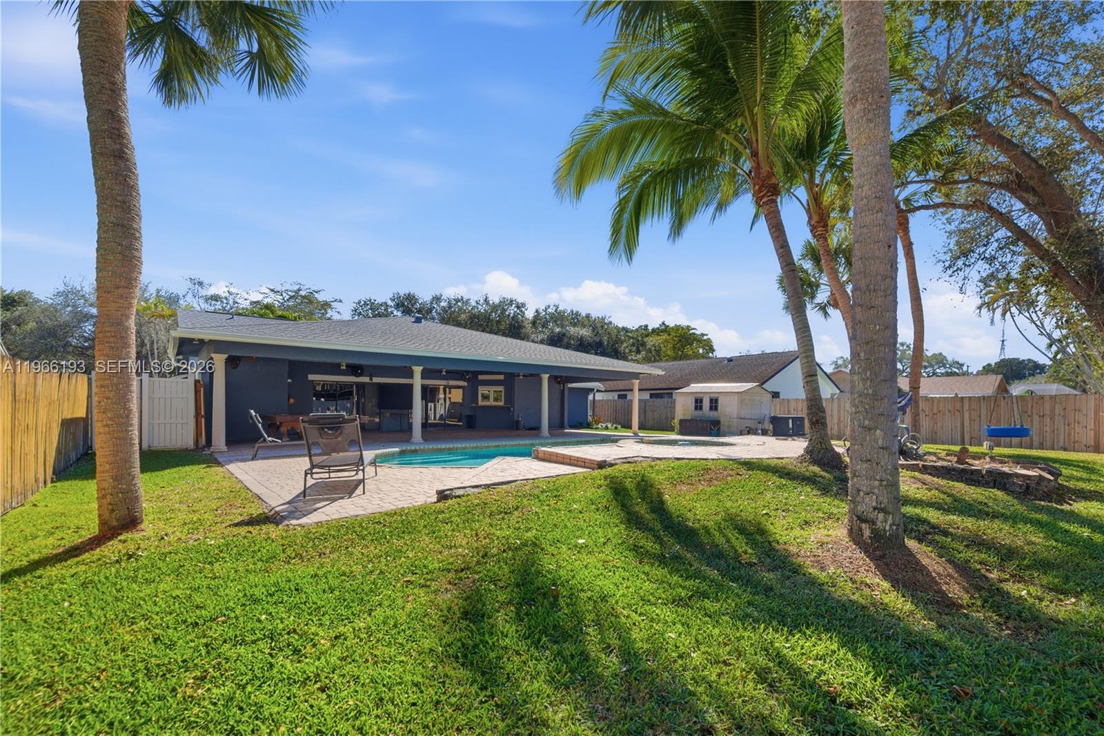 ROLLING HILLS LAKE ESTATE - Residential