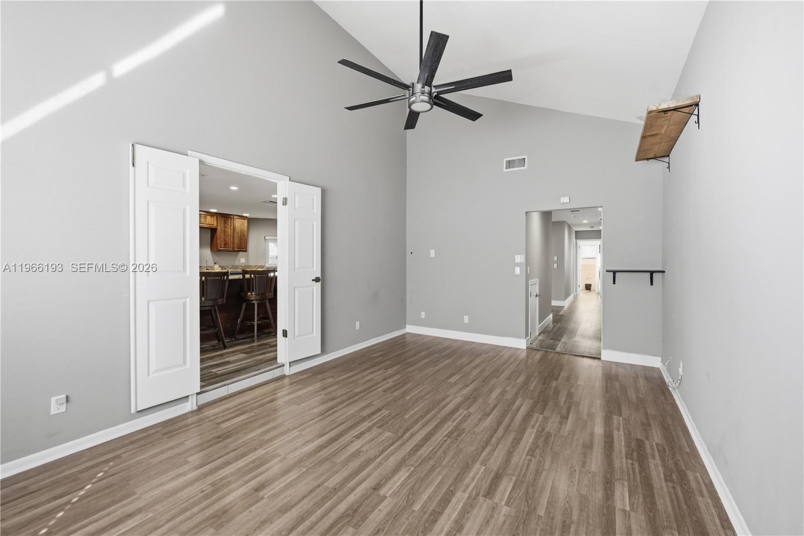 ROLLING HILLS LAKE ESTATE - Residential