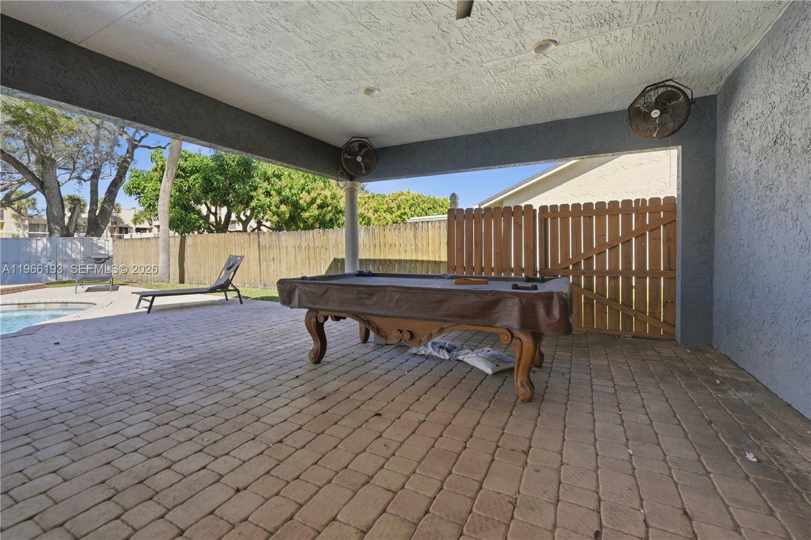 ROLLING HILLS LAKE ESTATE - Residential