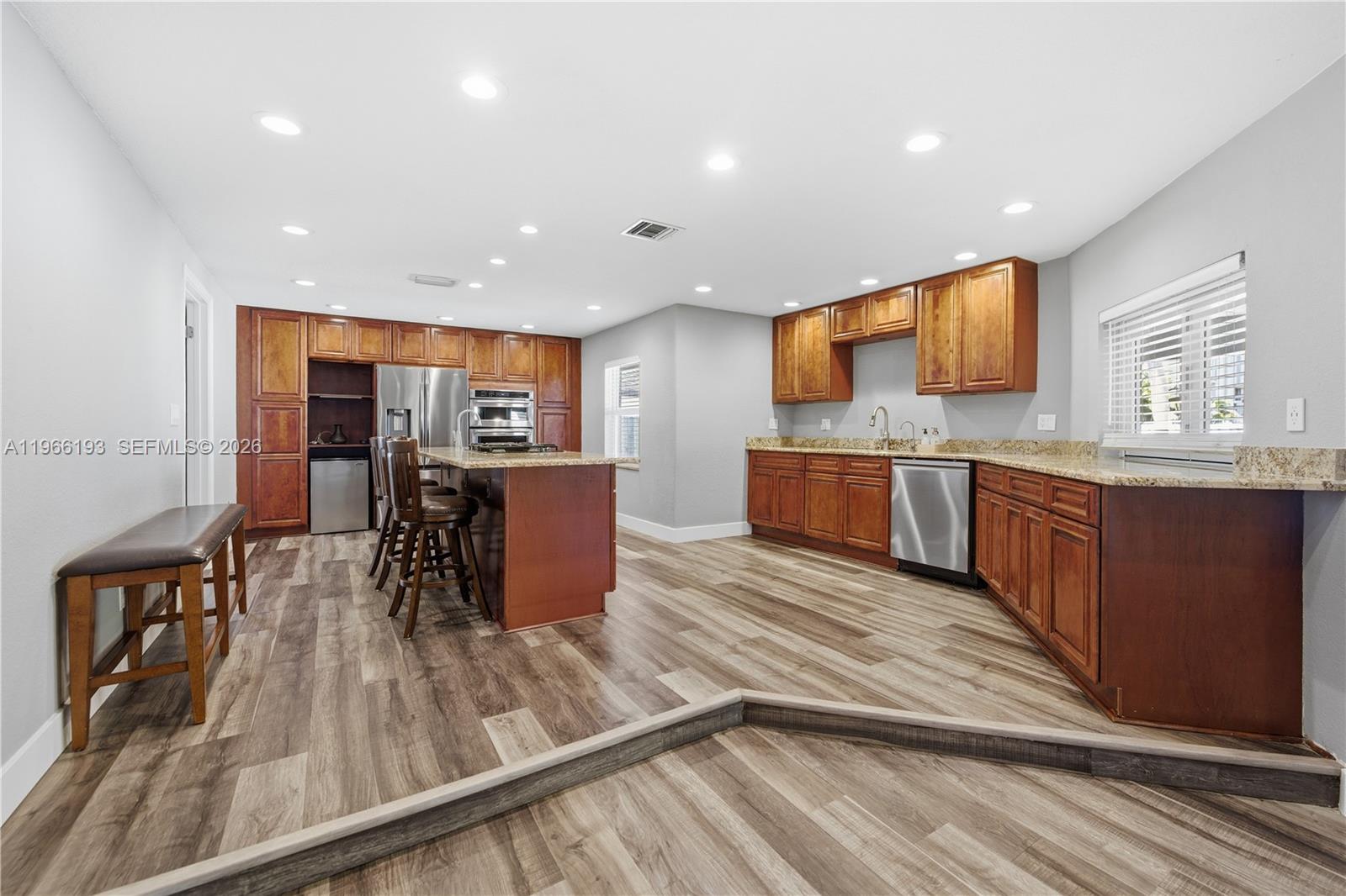 ROLLING HILLS LAKE ESTATE - Residential