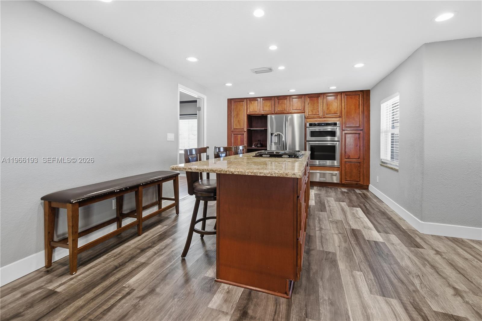 ROLLING HILLS LAKE ESTATE - Residential