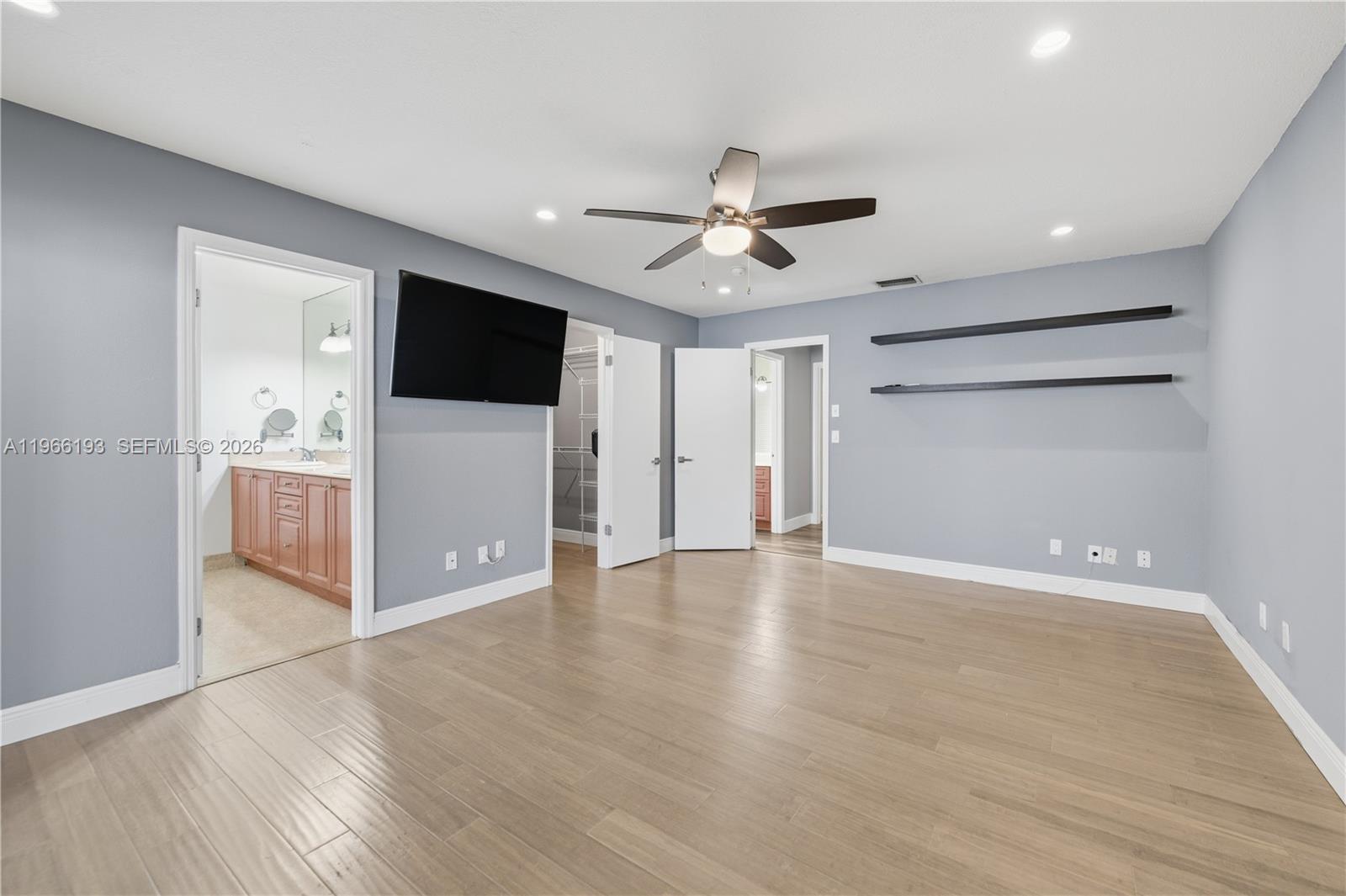 ROLLING HILLS LAKE ESTATE - Residential