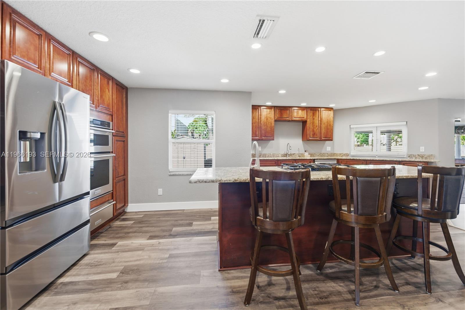 ROLLING HILLS LAKE ESTATE - Residential