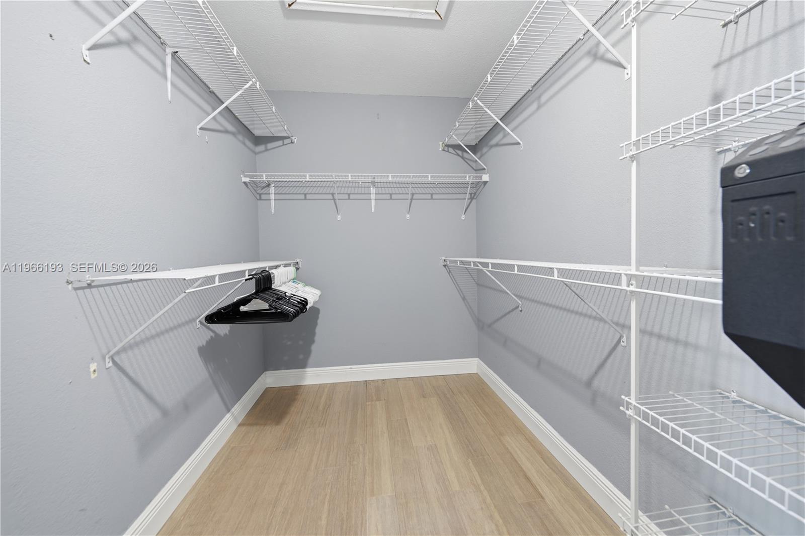 ROLLING HILLS LAKE ESTATE - Residential