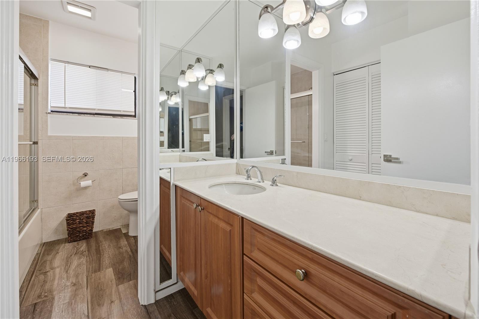 ROLLING HILLS LAKE ESTATE - Residential