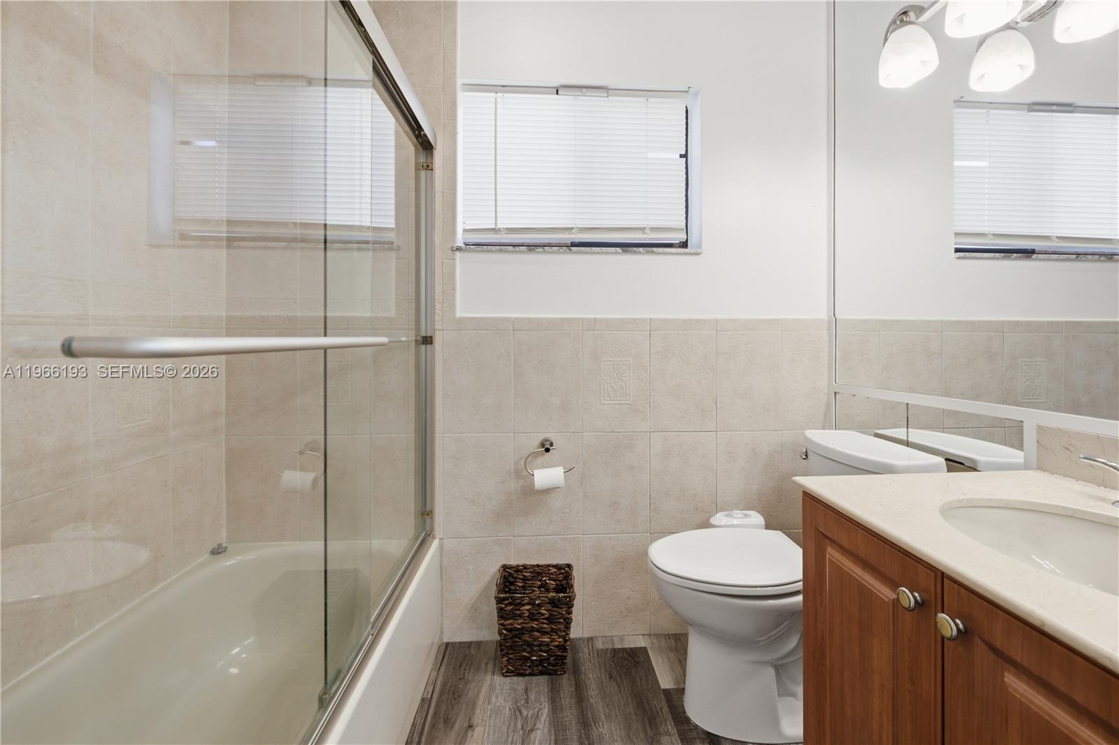 ROLLING HILLS LAKE ESTATE - Residential