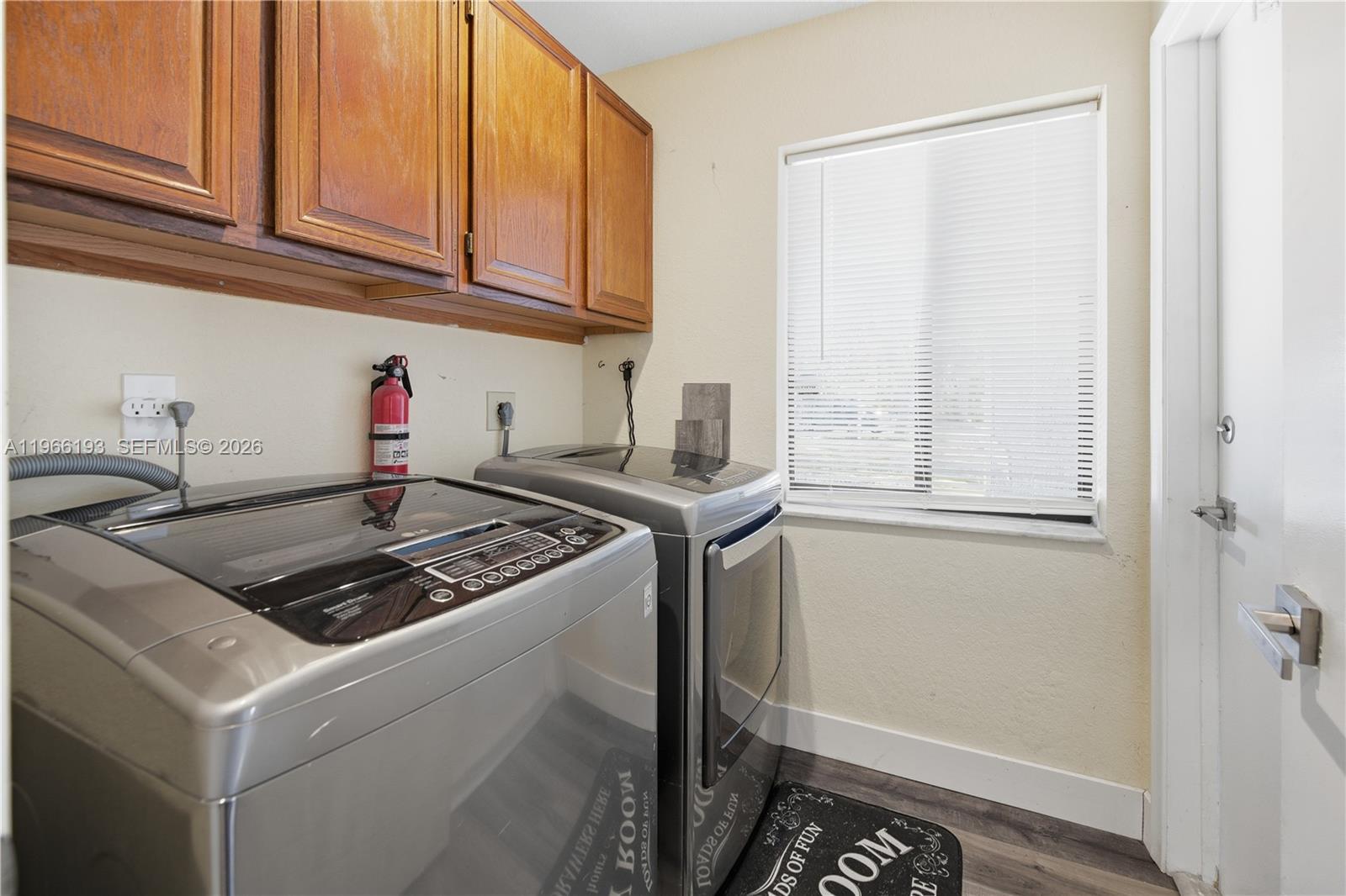 ROLLING HILLS LAKE ESTATE - Residential