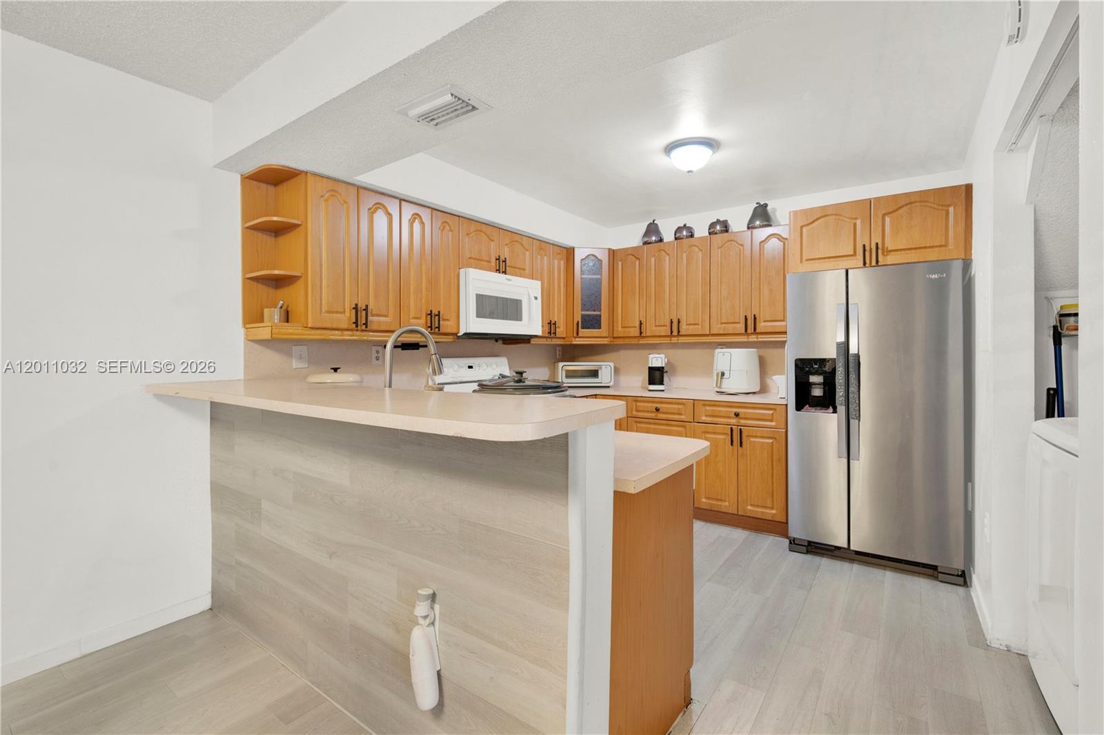 CONTINUUM CONDO PH II - Residential