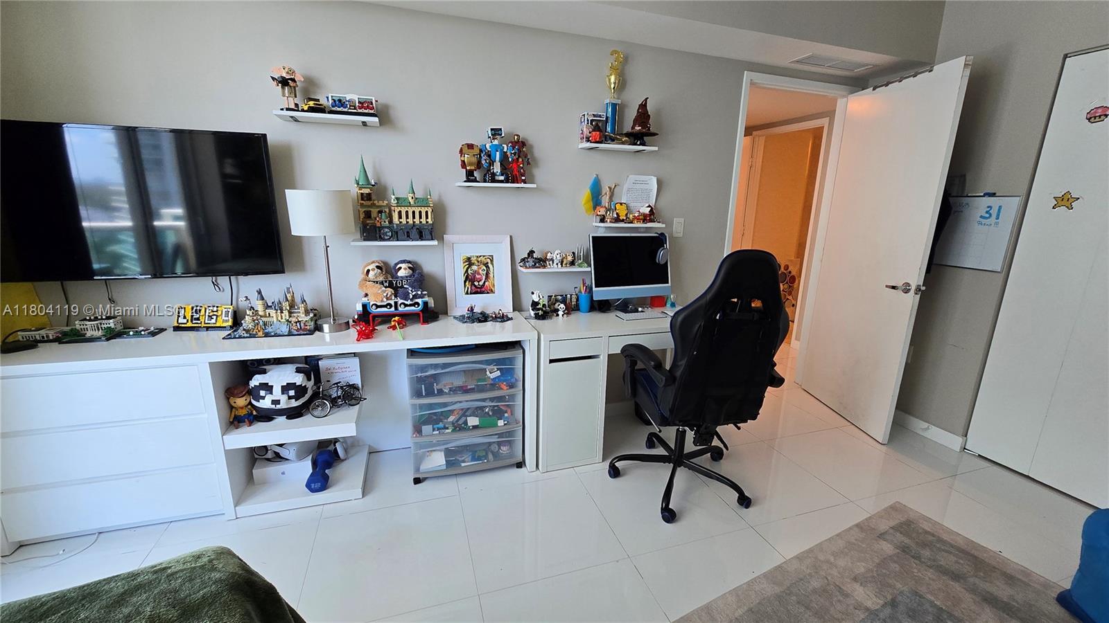 ST TROPEZ ON THE BAY III - Residential Lease