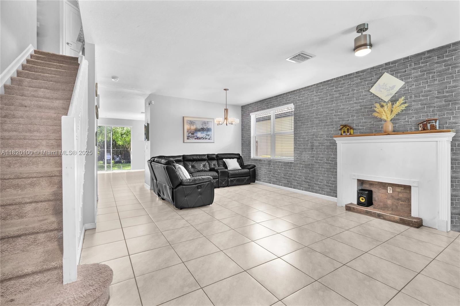 VENTANAS AT HOMESTEAD - Residential