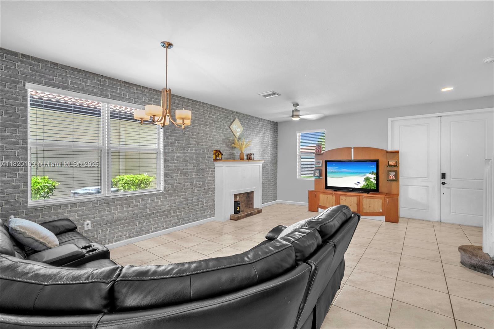 VENTANAS AT HOMESTEAD - Residential