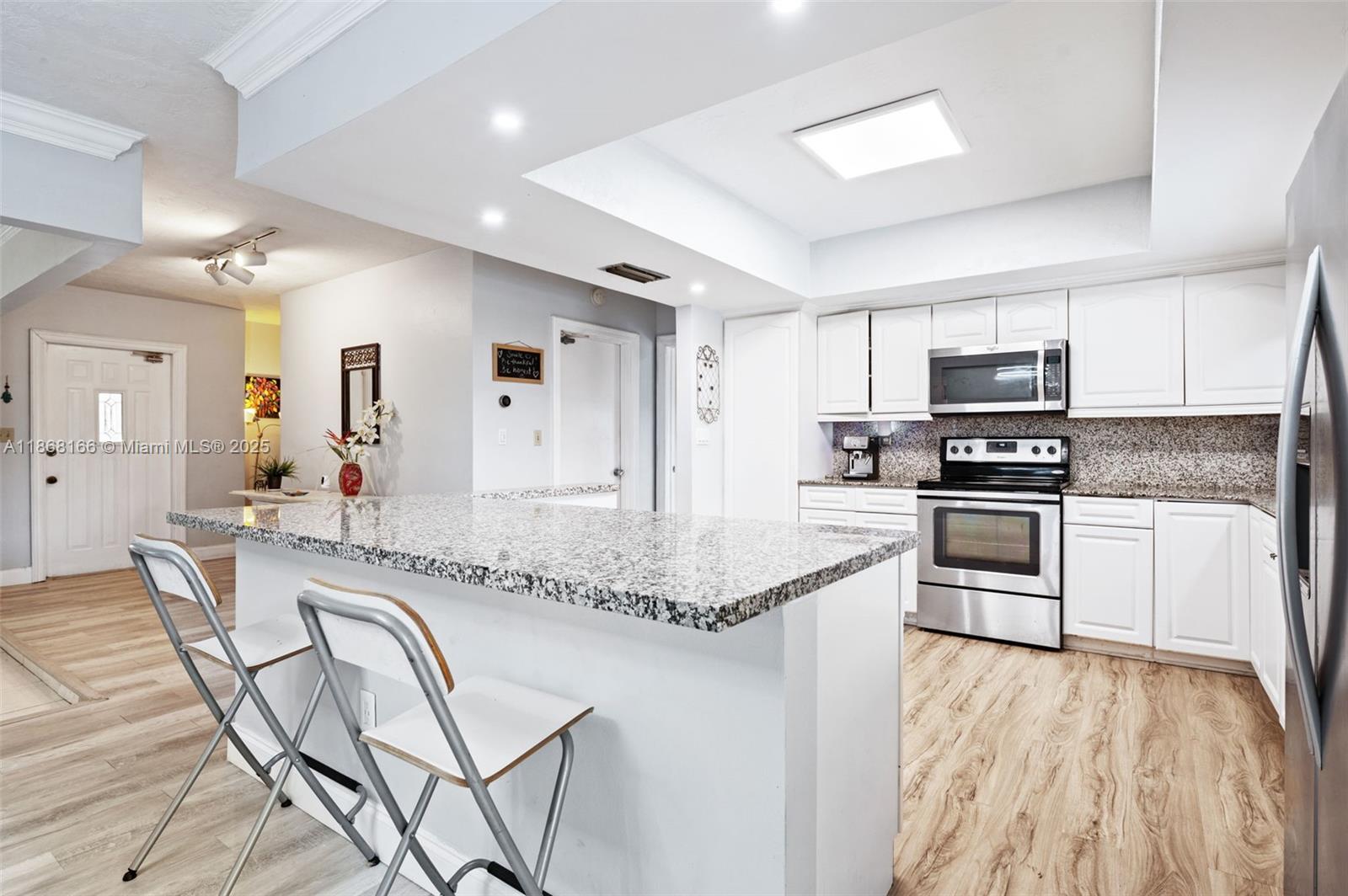 PEMBROKE LAKES SEC 6 - Residential