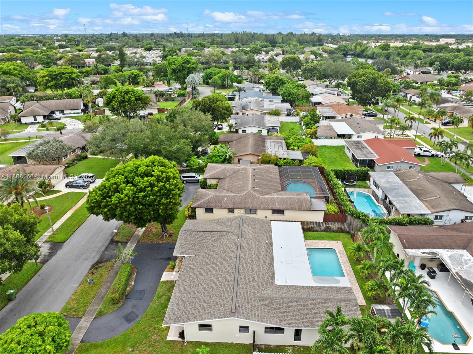 PEMBROKE LAKES SEC 6 - Residential