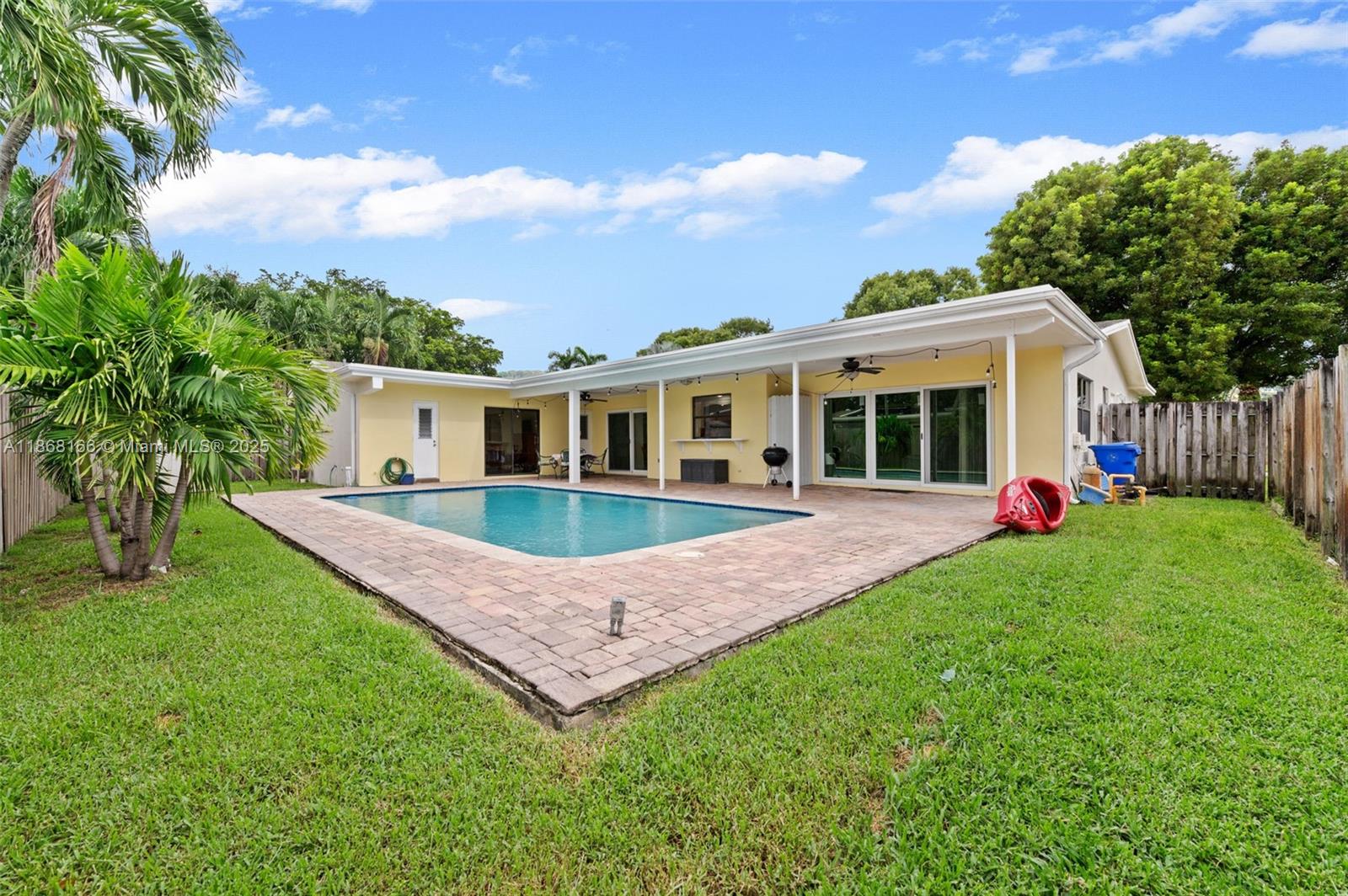 PEMBROKE LAKES SEC 6 - Residential