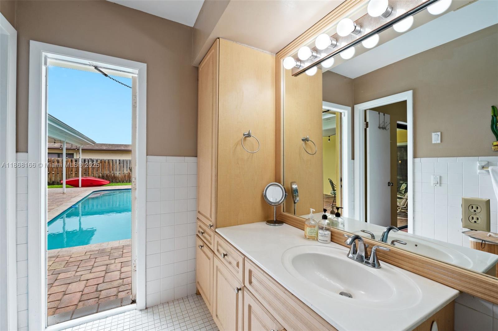 PEMBROKE LAKES SEC 6 - Residential