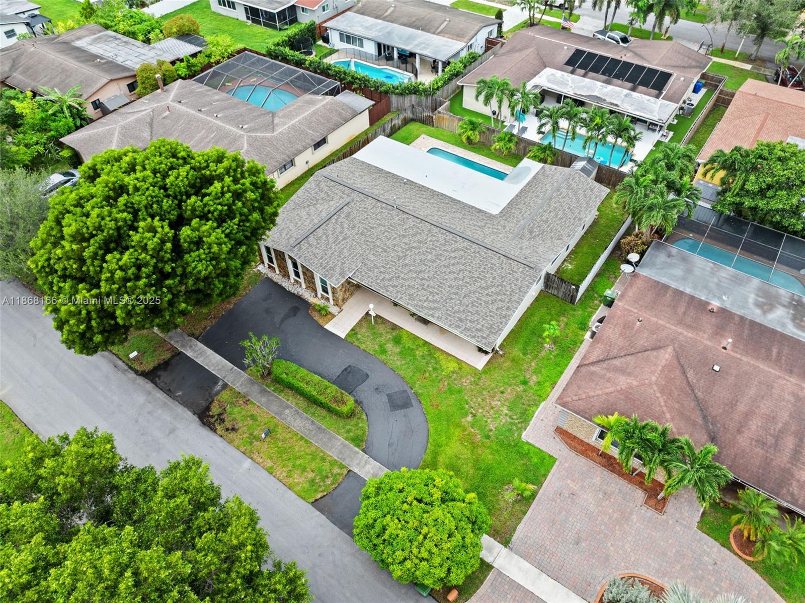 PEMBROKE LAKES SEC 6 - Residential
