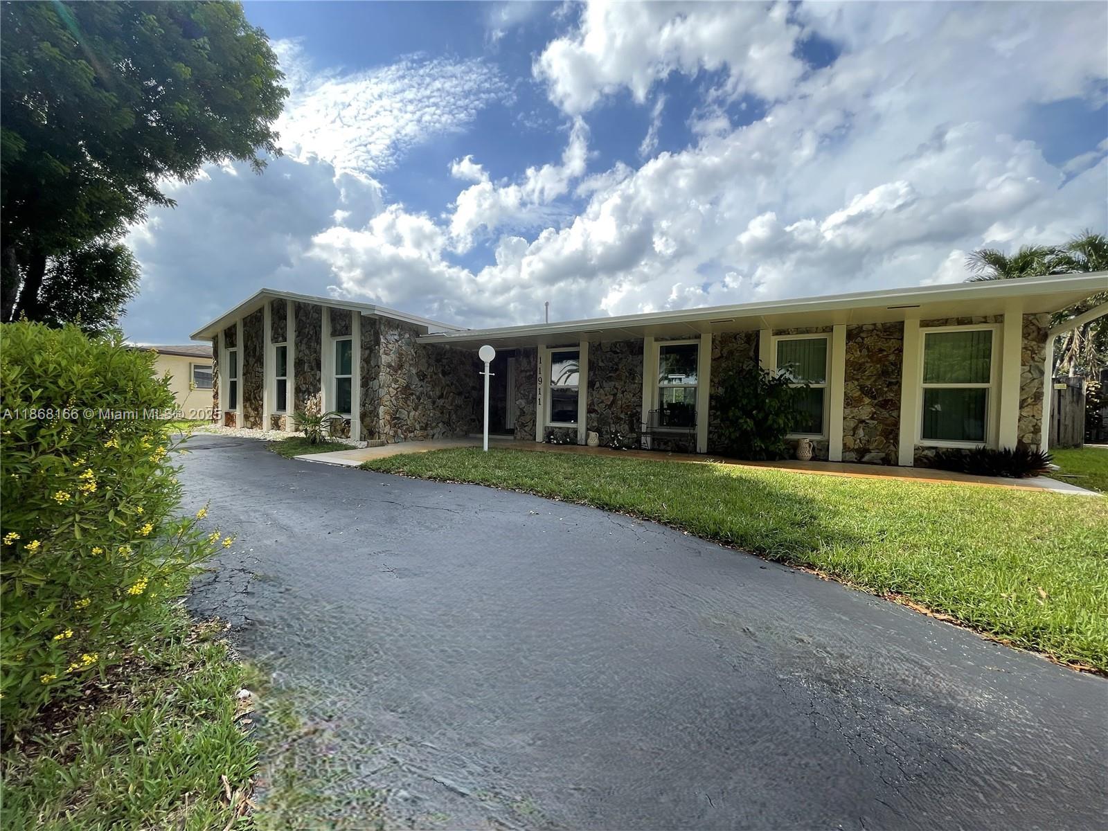 PEMBROKE LAKES SEC 6 - Residential