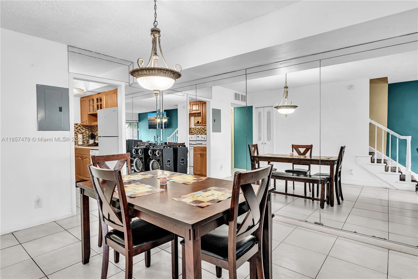 LAKES OF INVERRARY CONDO - Residential