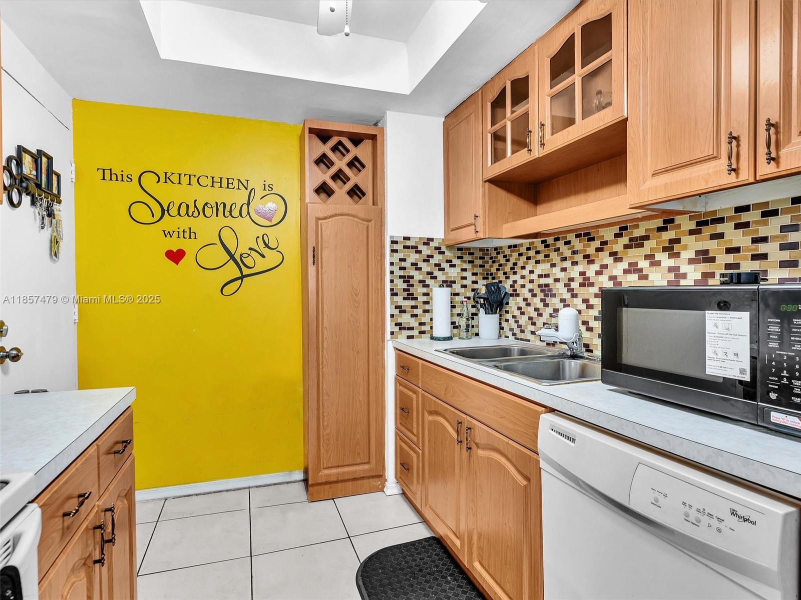 LAKES OF INVERRARY CONDO - Residential