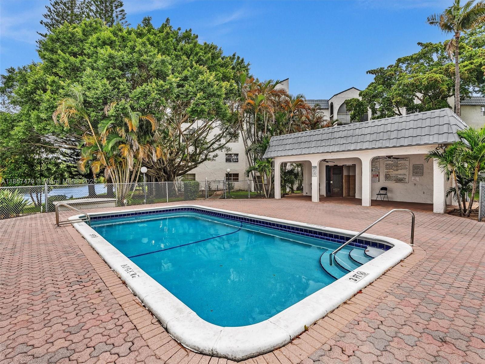 LAKES OF INVERRARY CONDO - Residential