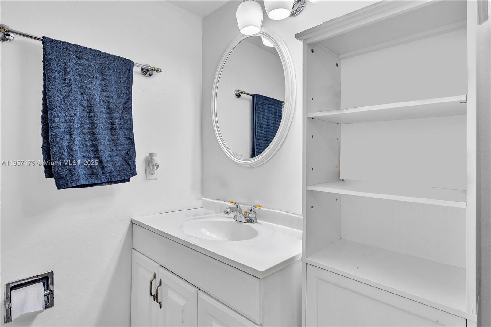 LAKES OF INVERRARY CONDO - Residential