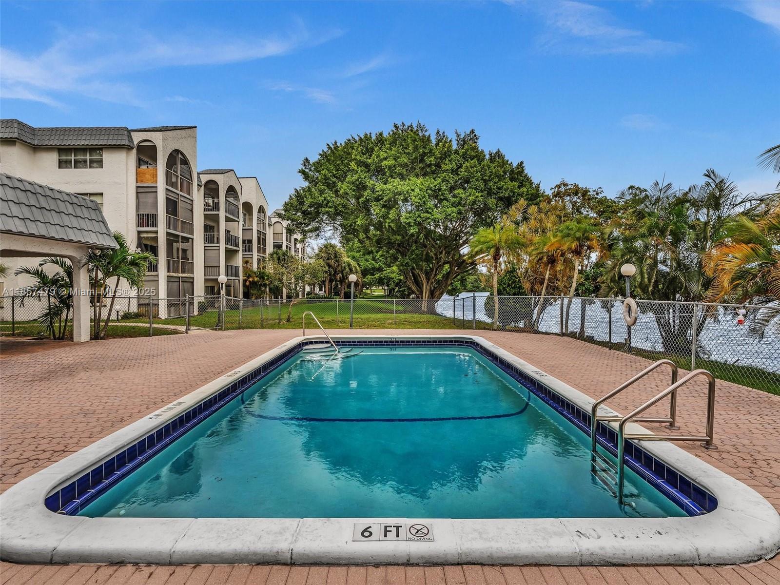 LAKES OF INVERRARY CONDO - Residential