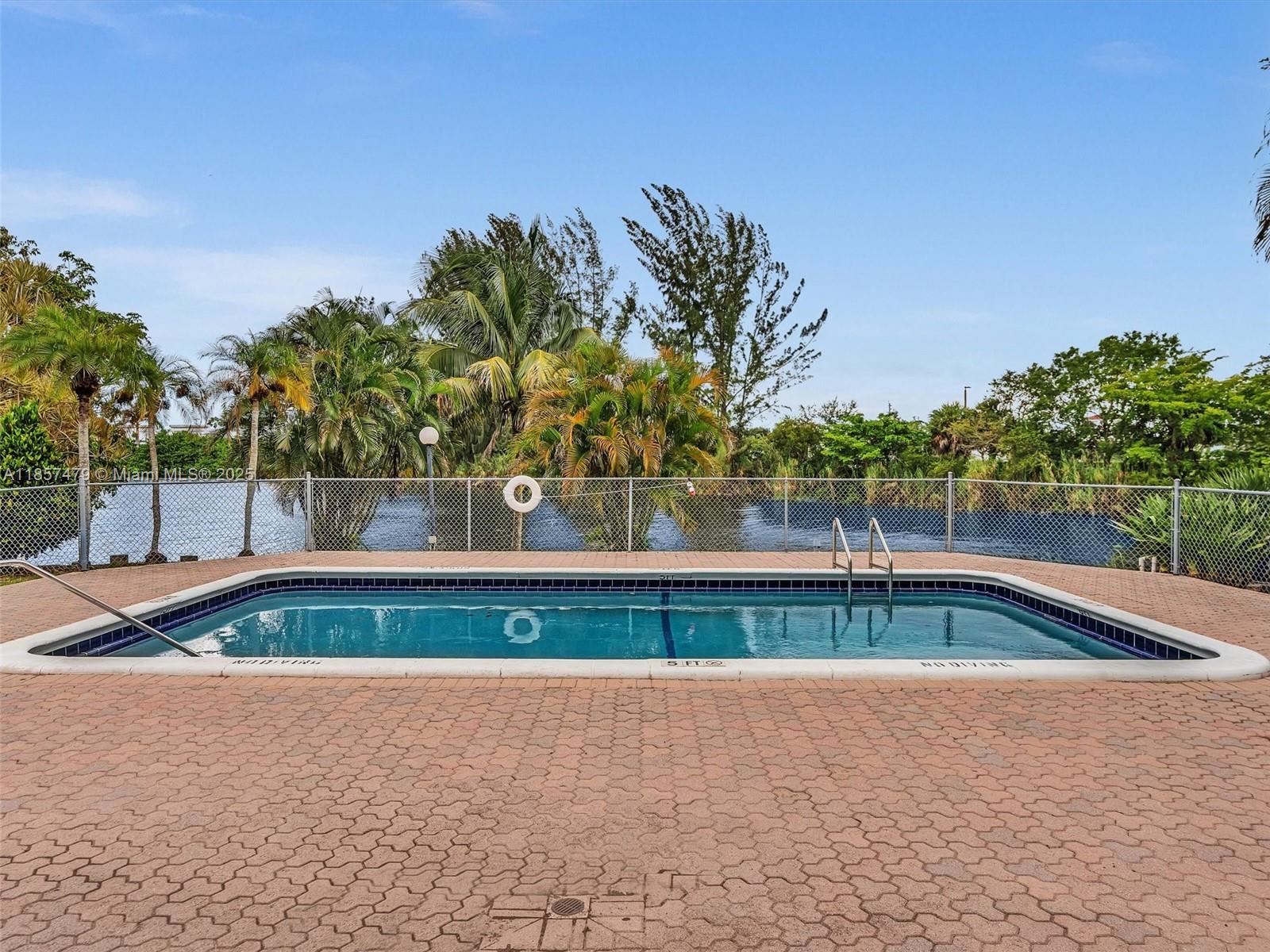 LAKES OF INVERRARY CONDO - Residential