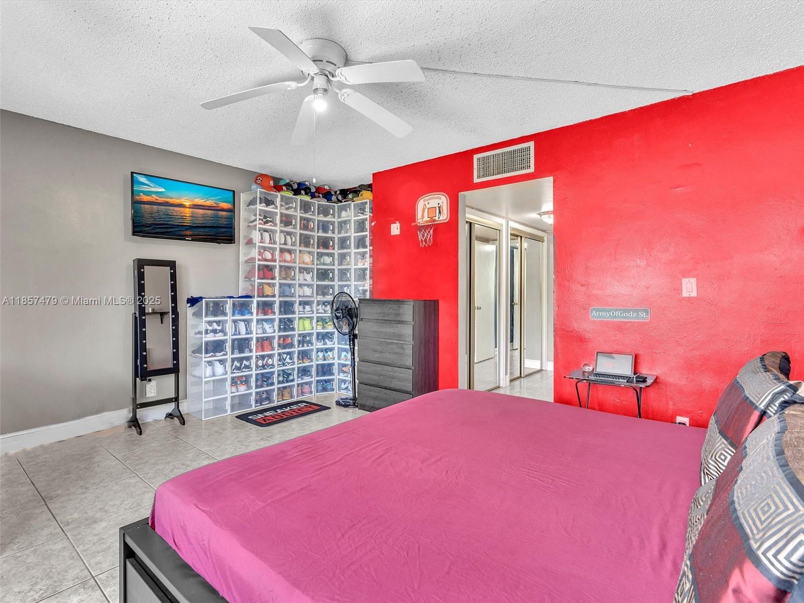 LAKES OF INVERRARY CONDO - Residential