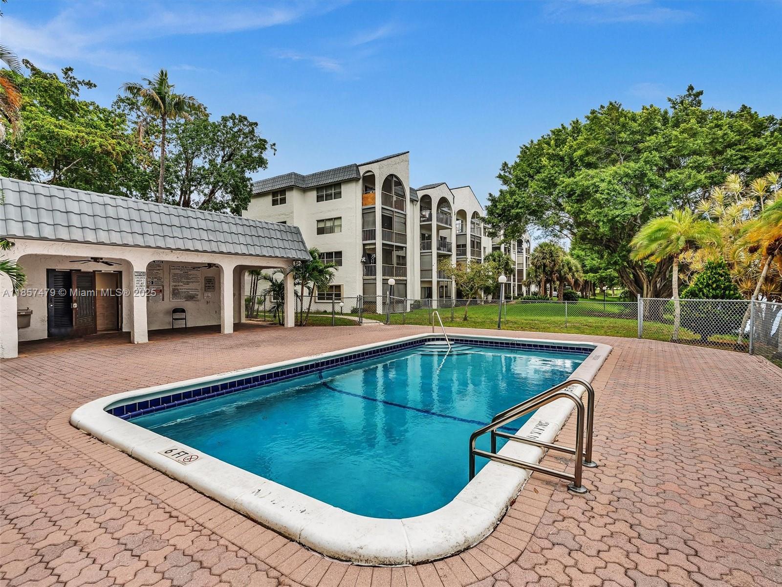 LAKES OF INVERRARY CONDO - Residential