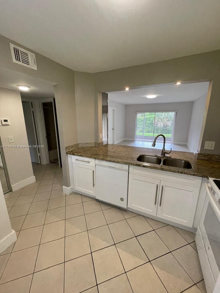3788 N University Dr C-1, Coral Springs, Broward County, Florida - 2 Bedrooms  
2 Bathrooms - 