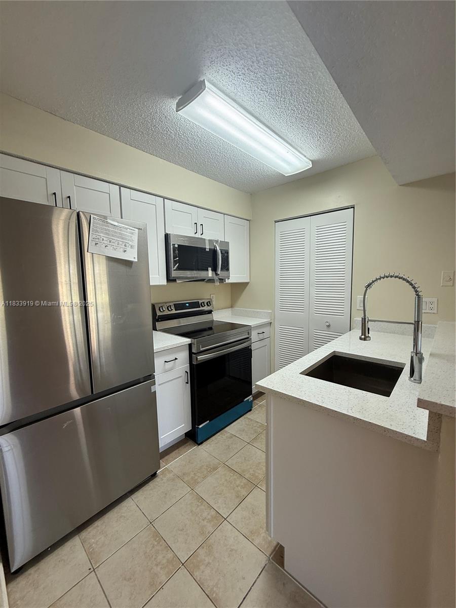 Step into this beautifully updated 1-bedroom 1-bathroom condo, where modern style meets serene lakefront living. The fully renovated kitchen boasts brand-new stainless steel appliances, sleek cabinetry, and quartz countertops. Wake up to breathtaking lake views from your private balcony. This vibrant community offers a sparkling pool, a well-equipped gym, and scenic walking paths. Conveniently located near shopping, dining, and major highways.