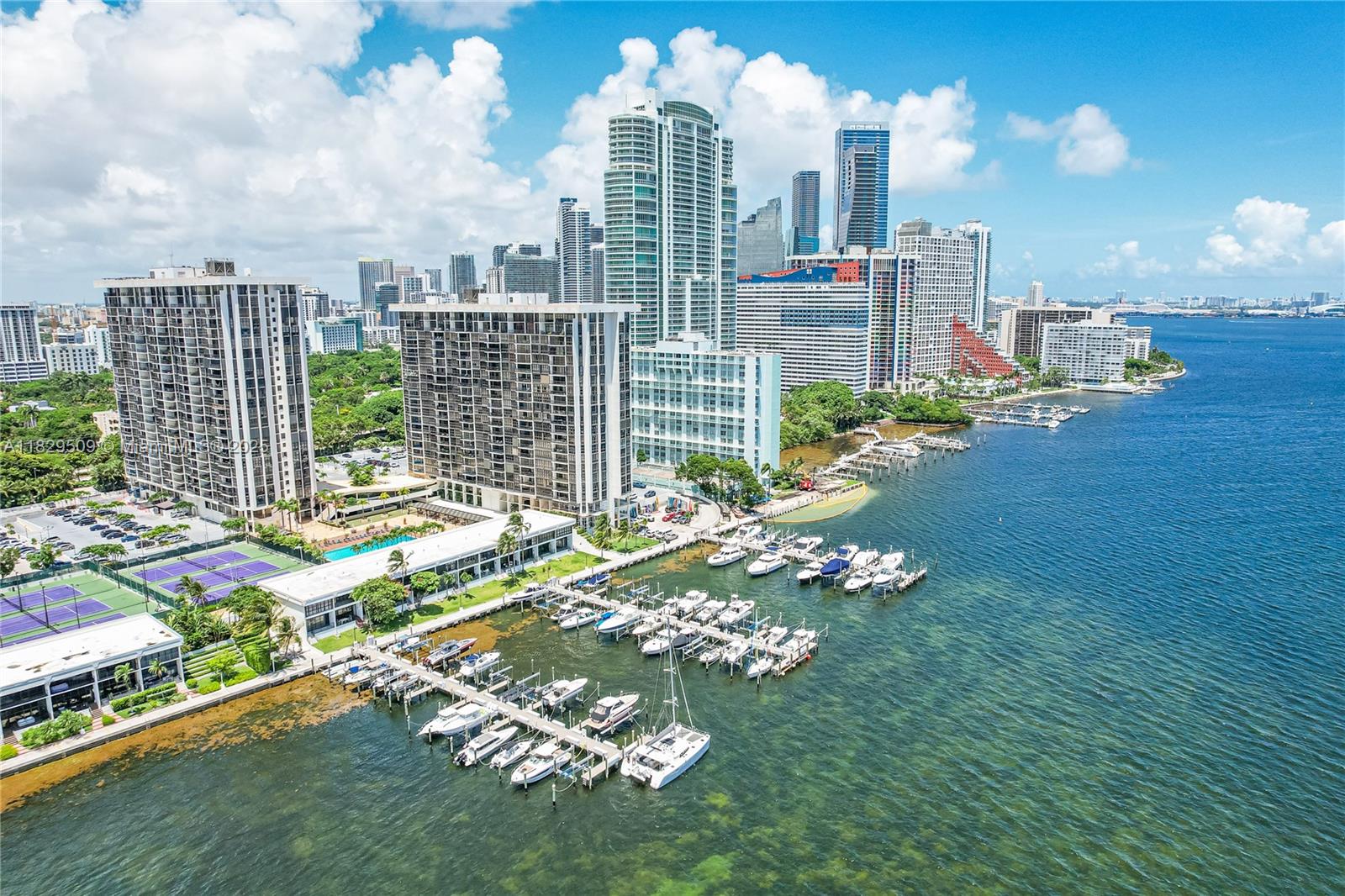 1901 Brickell Ave Slips 29A, Miami, FL, 33129/$650,000 2 1901 Brickell Ave Slips 29A