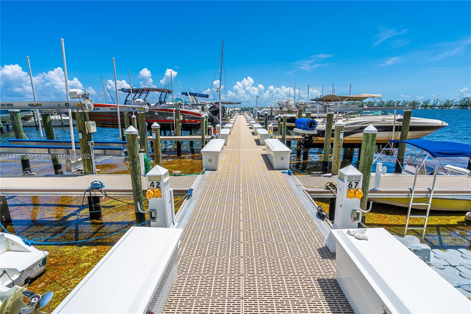 1901 Brickell Ave Slips 29A, Miami, FL, 33129/$650,000 3 1901 Brickell Ave Slips 29A