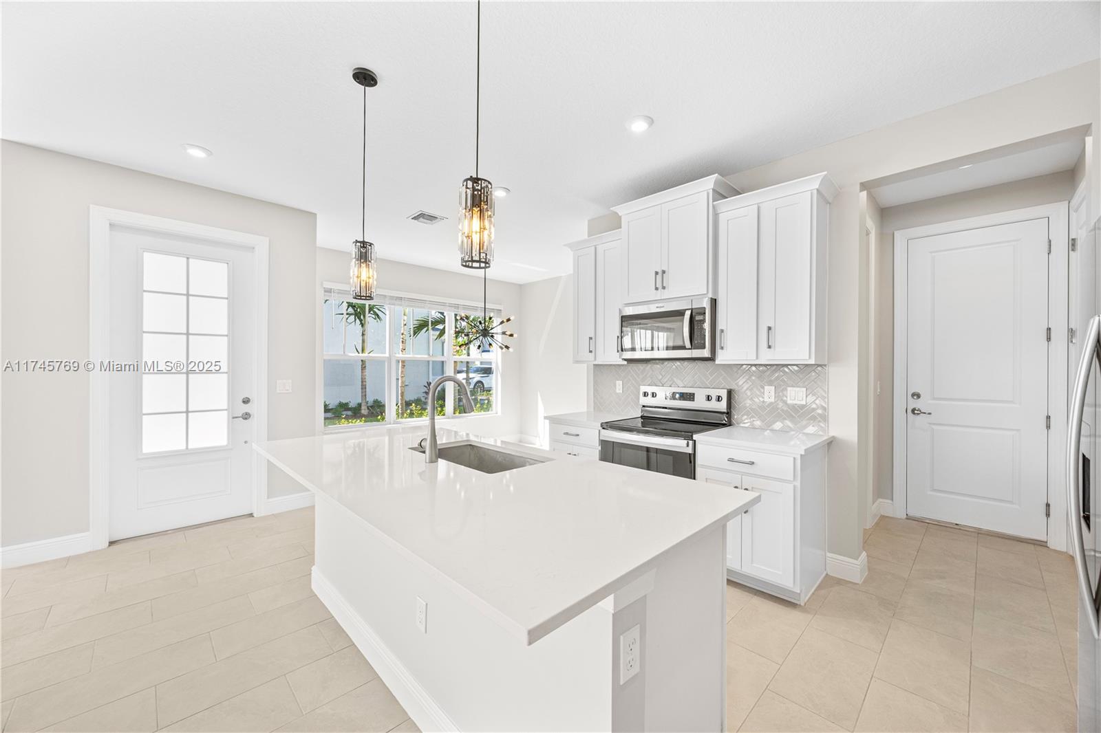 3552 NW Solange Ct 0