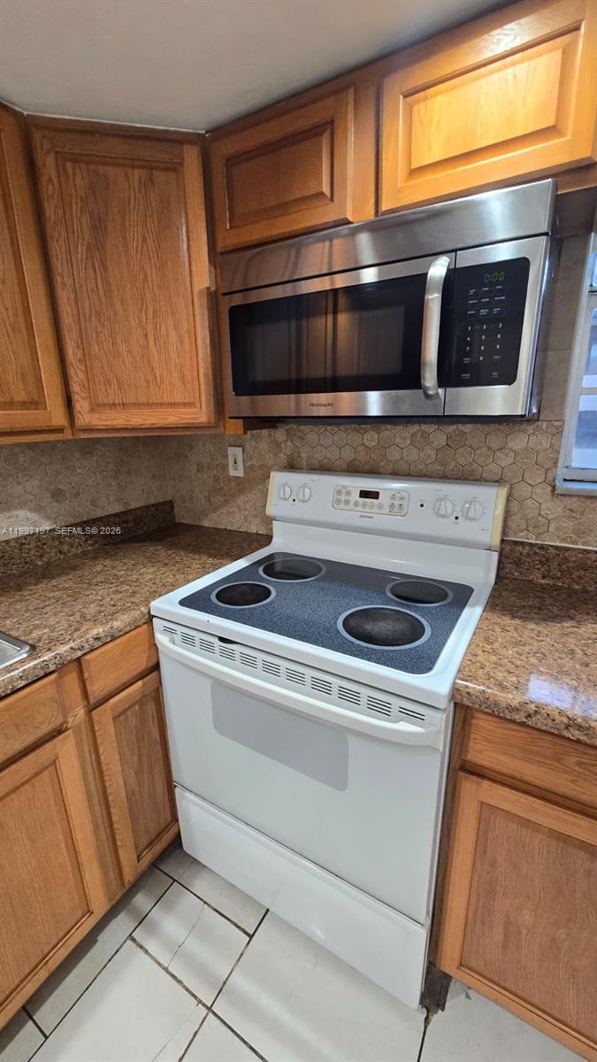 FERNWOODS CONDO NO 2 BLDG - Residential Lease