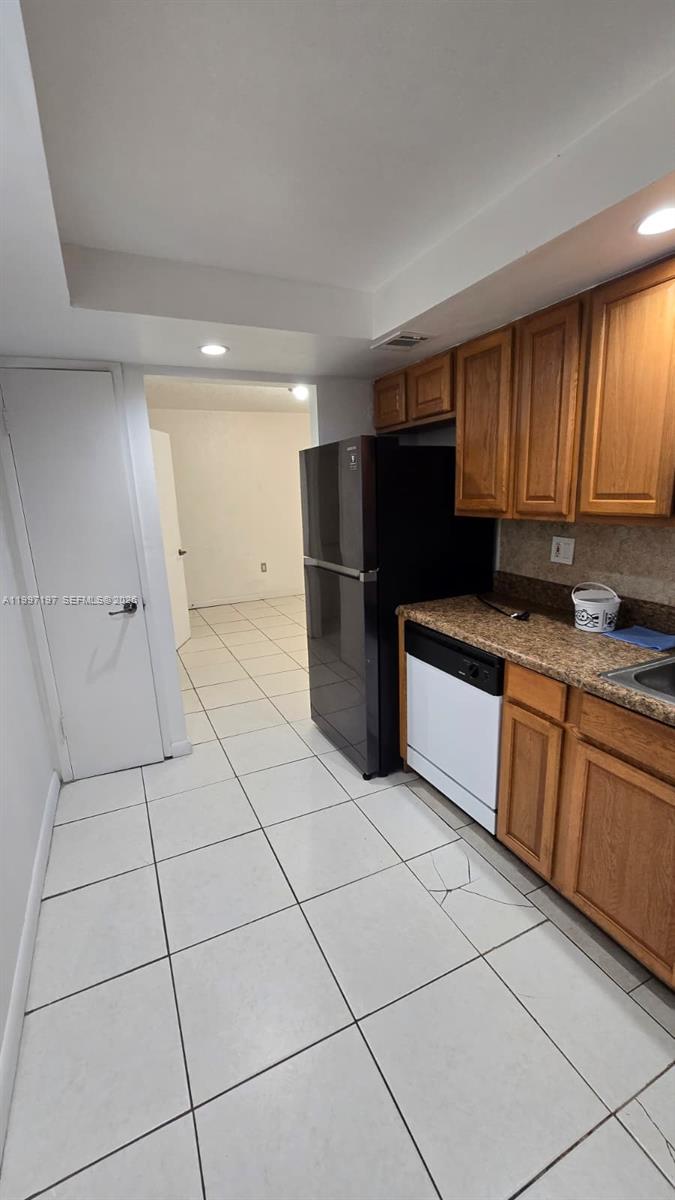 FERNWOODS CONDO NO 2 BLDG - Residential Lease