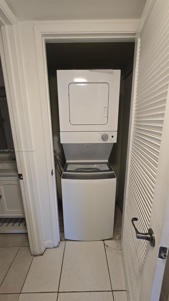 FERNWOODS CONDO NO 2 BLDG - Residential Lease