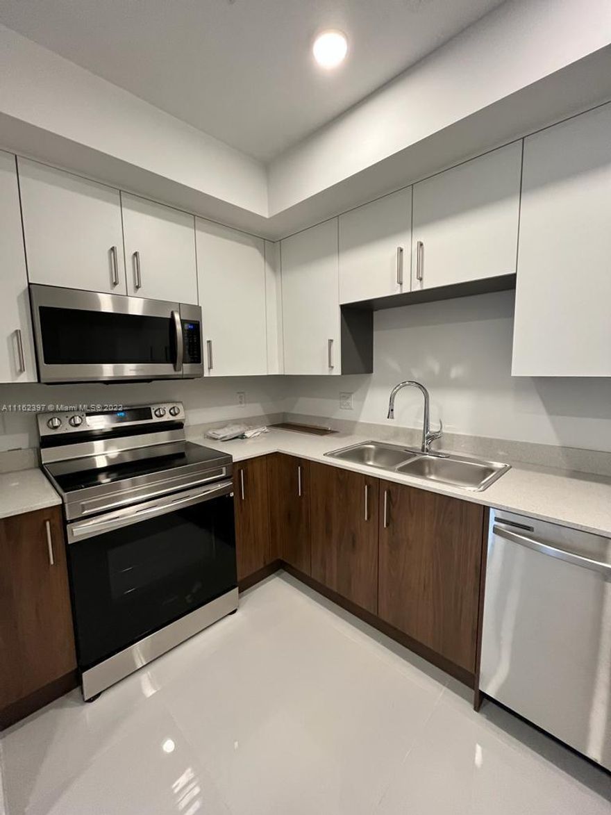 BRAND NEW APARTMENT LOCATED IN DORAL!!! 2 BED AND 2 BATH SPACIOUS APARTMENT, WITH MODERN KITCHEN, STAINLESS STEEL APPLIANCES, WASHER AND DRYER INSIDE THE UNIT, 2 ASSIGNED PARKING SPACES, IMPACT WINDOW. BE THE FIRST TO LIVE IN THIS NEW COMMUNITY.