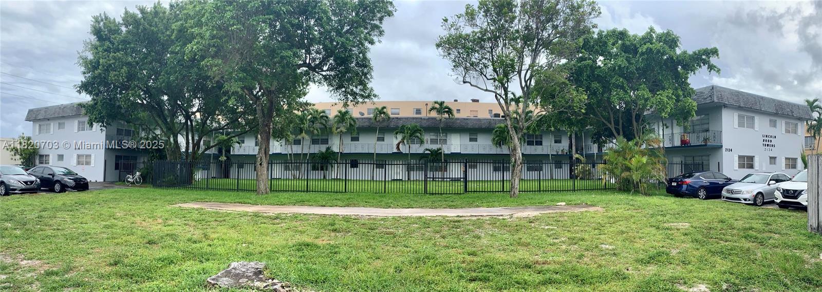 Rental Property at 2134 Lincoln St 16, Hollywood, Broward County, Florida - Bedrooms: 1 
Bathrooms: 1  - $1,700 MO.