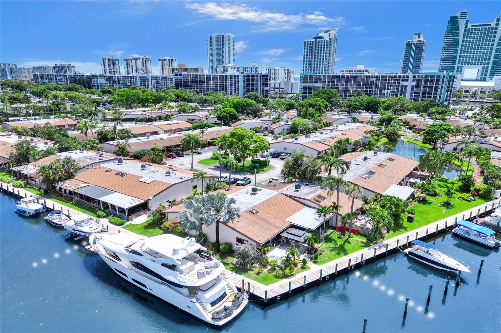 2649 S Parkview Dr 2649, Hallandale Beach, Broward County, Florida - 3 Bedrooms  
2 Bathrooms - 