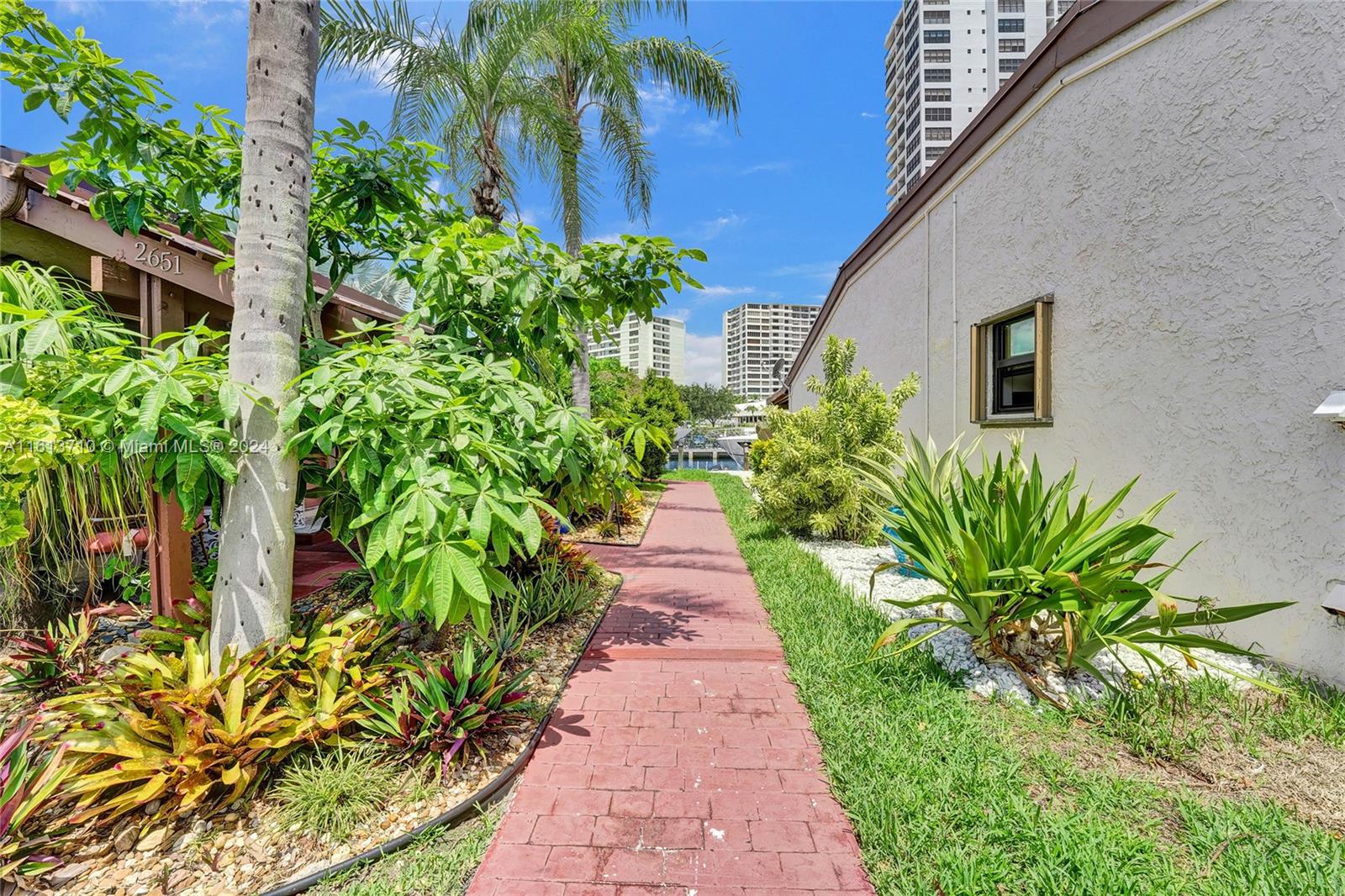 2649 S Parkview Dr 2649
