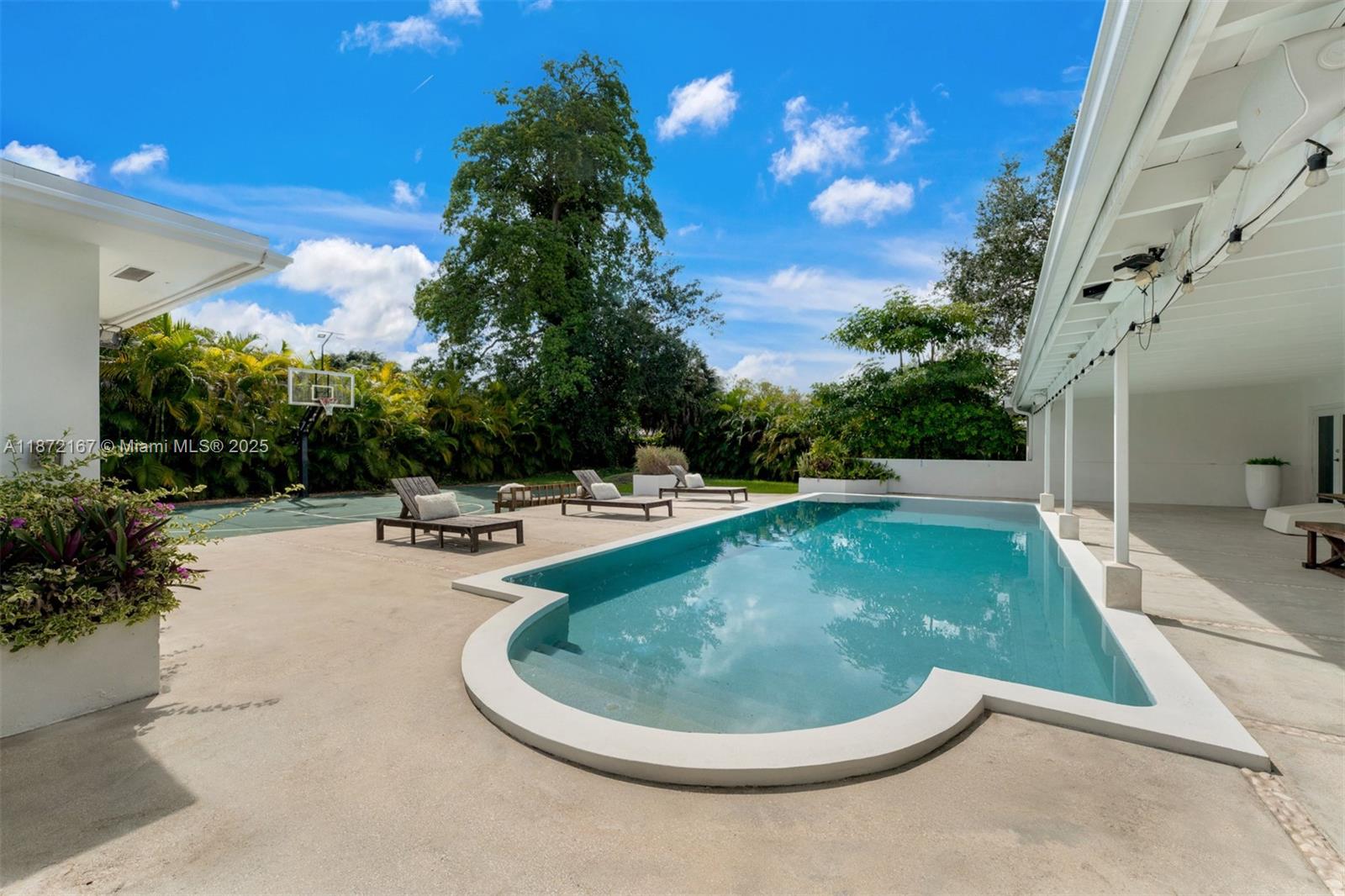 ROCK LAKE - Residential