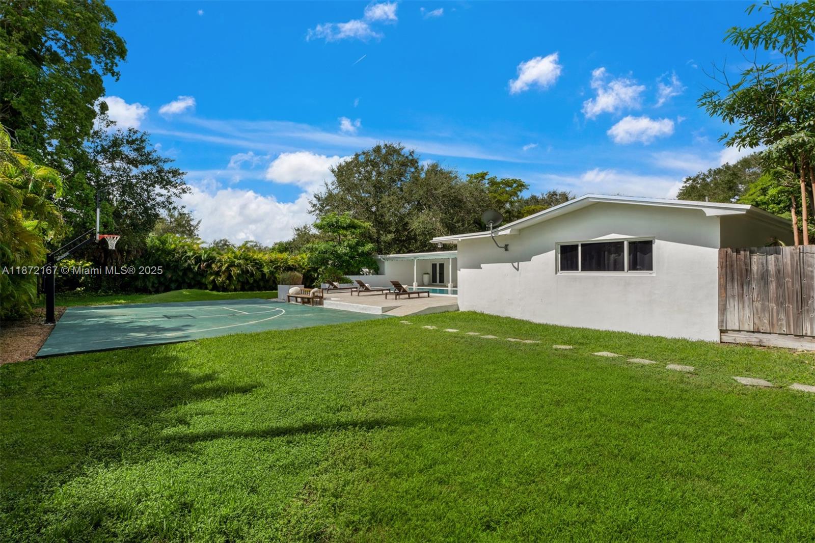 ROCK LAKE - Residential