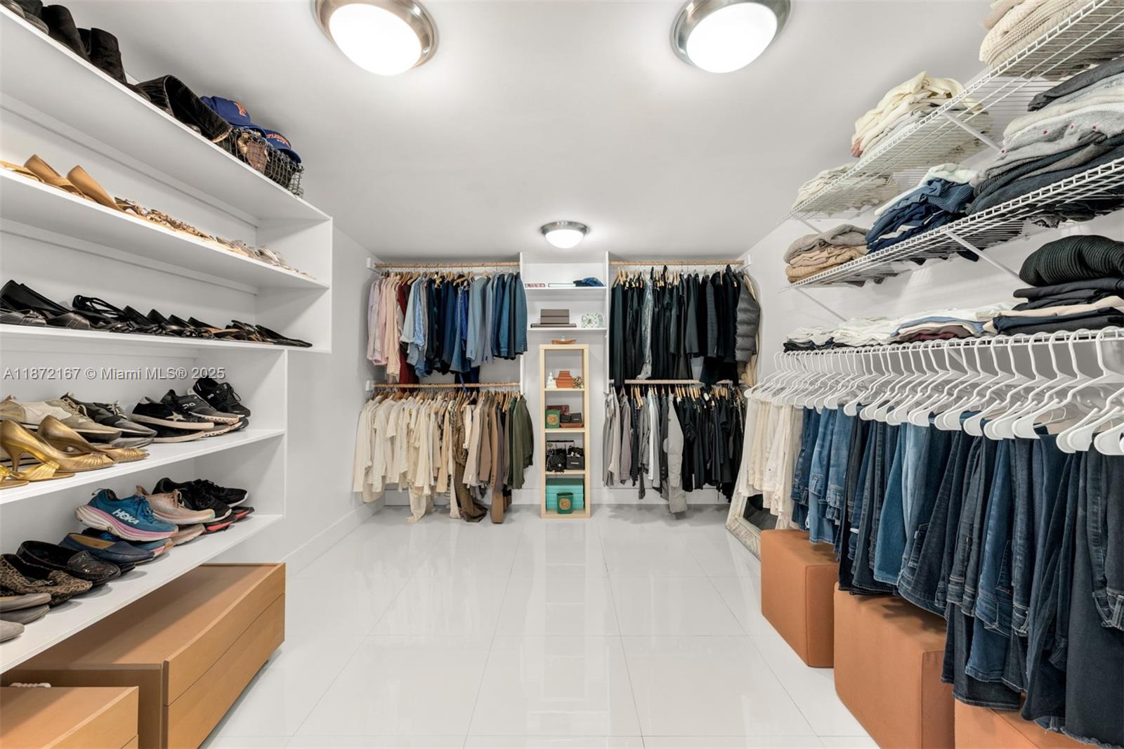 ROCK LAKE - Residential