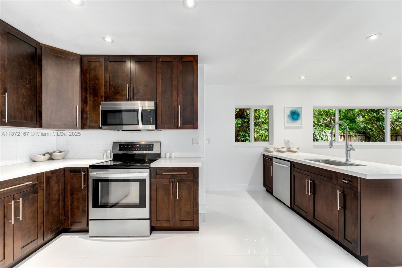 ROCK LAKE - Residential